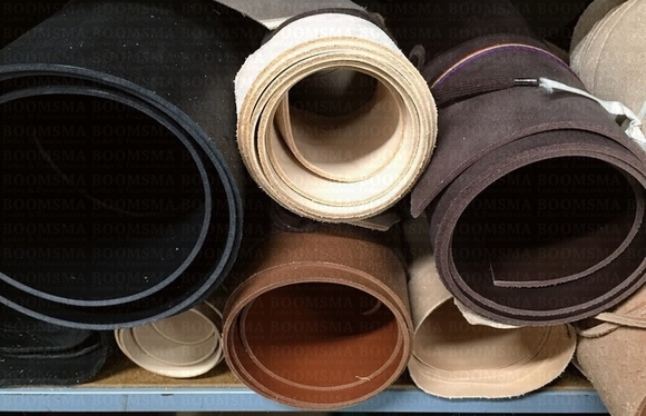 Assortment colored leather remnants assorted colors Restpieces veg-tan leather sides of a different thickness (5 kg) - pict. 1