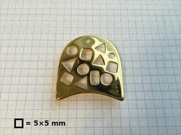 Ornament various gold D-shape